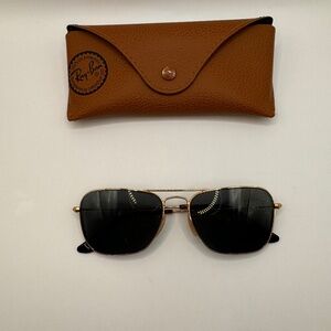 Mens prescription Ray Ban aviator sunglasses and case. Like new condition.